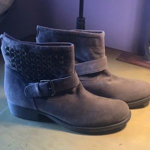 Steve Madden New Taupe sued sz 8 1/2 low boots